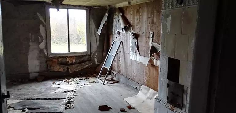 Why Selling a Distressed House Through Traditional Methods Fails in Long Beach